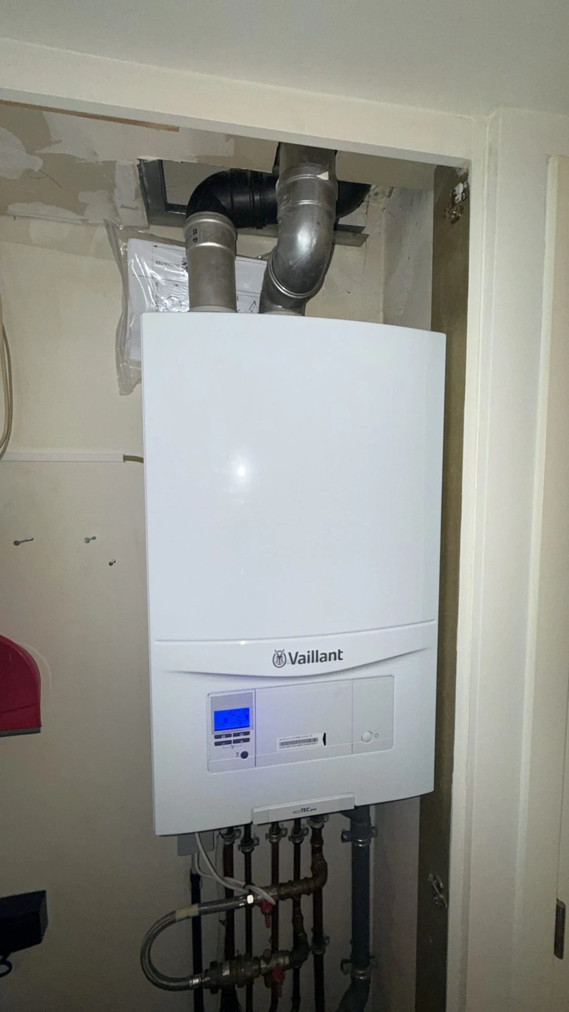 Vaillant F28: een Vaillant-ketel in een nis, klaar om een storing op te sporen